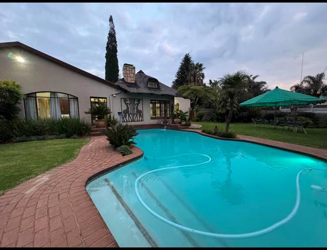 5 BEDROOM HOUSE FOR SALE IN ASTON MANOR